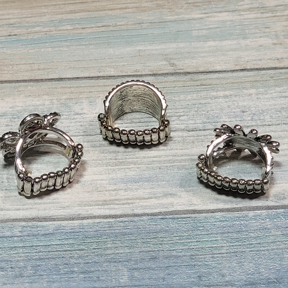 Three Stretch Rings. - Picture 2 of 9